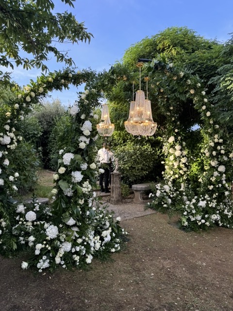 COLLETTO VILLAS RESORT CHANDELIERS CEREMONY & CHRISTIAN DJ